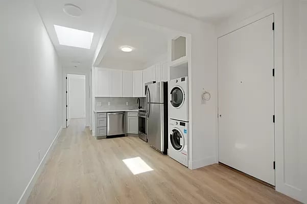 810 Grand Street Unit: 3L