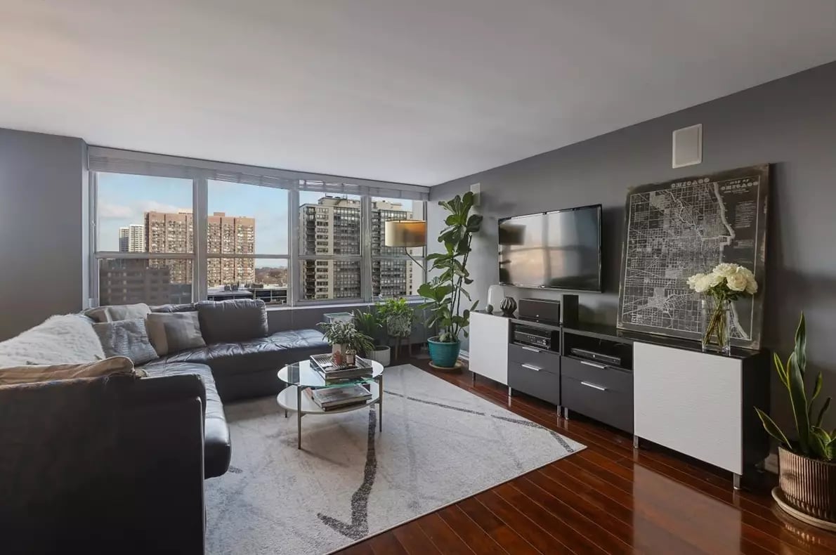 655 W Irving Park Rd #1004