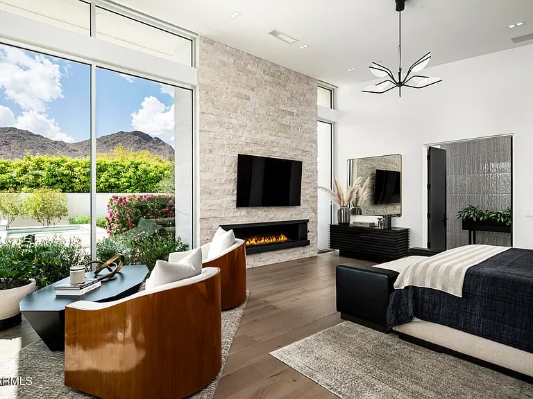 5611 N WILKINSON Road