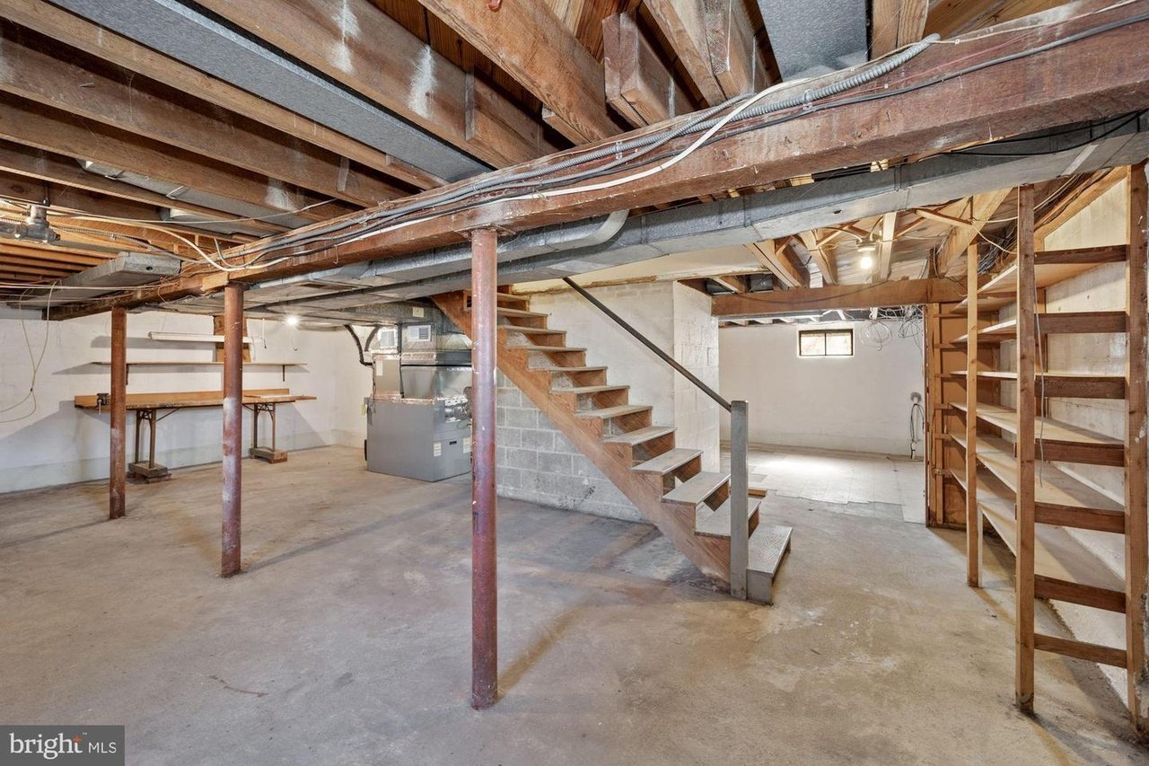 144 Archwood Ave
