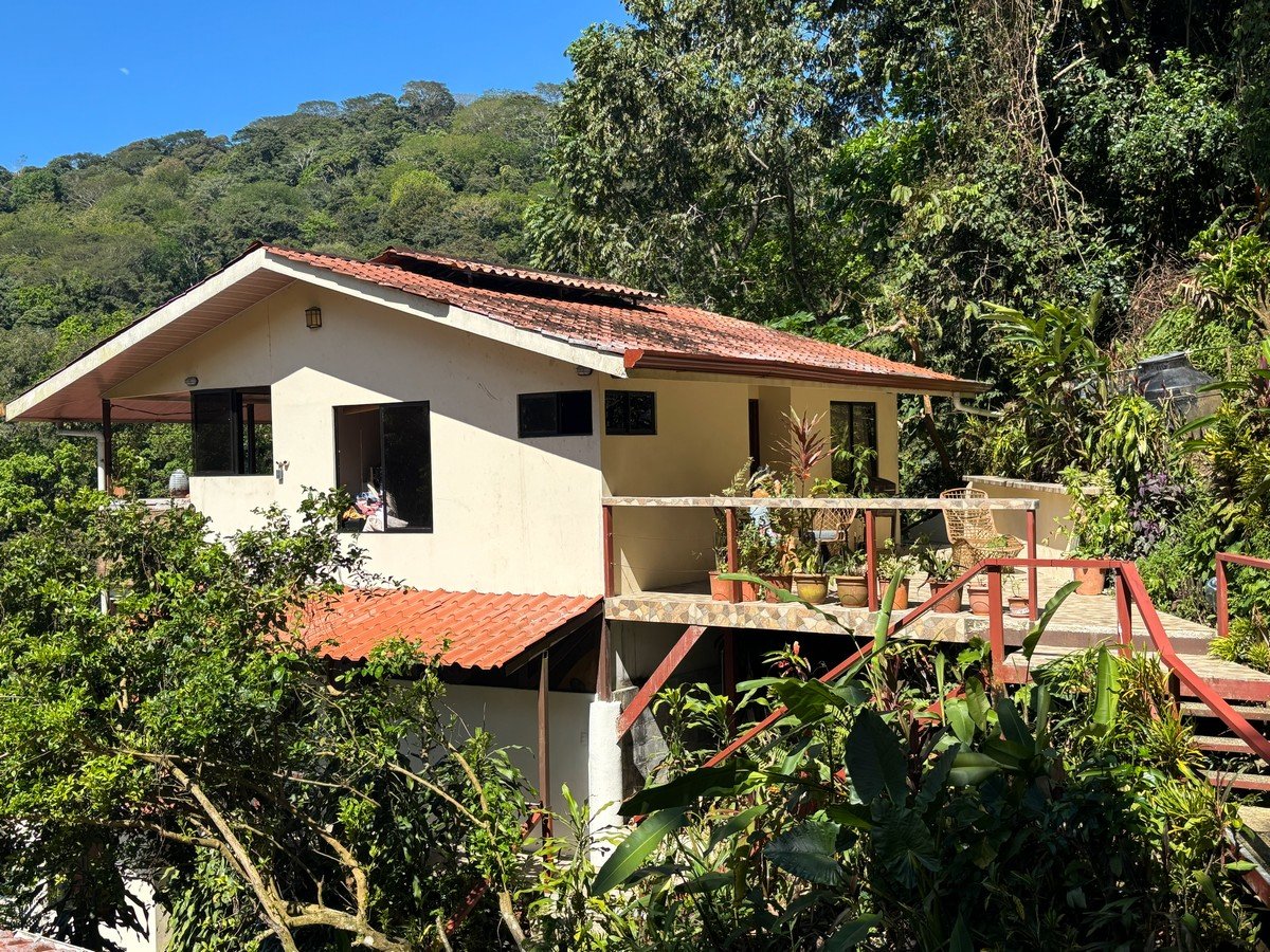 0.16 Acres – 4 Living Units, 7 Bedroom Riverfront Investment Package Near Dominical Beach With Owner Financing!!!
