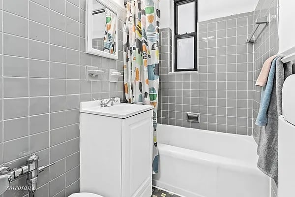 242 East 38th Street #3G