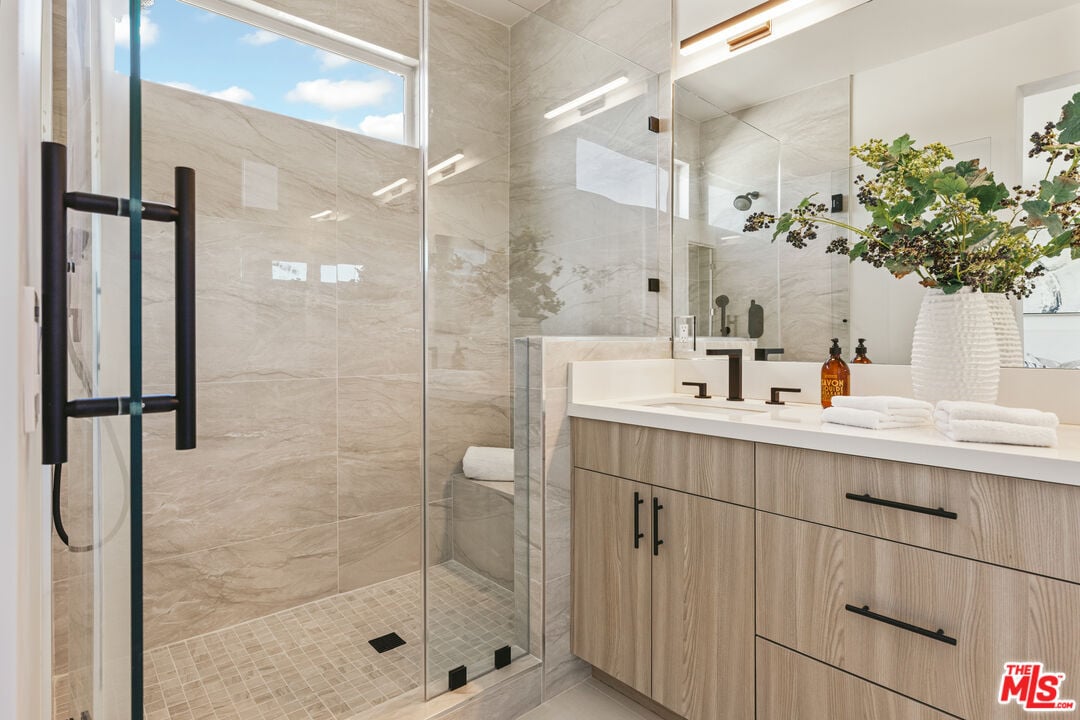 3218 S Barrington Ave