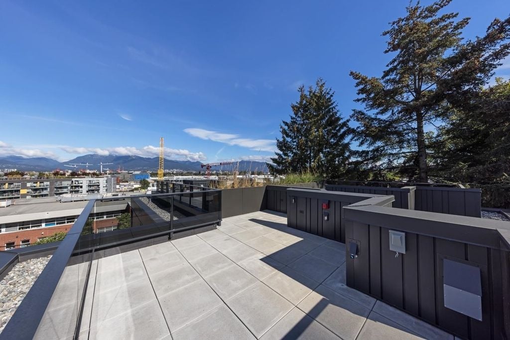 2115 Guelph St