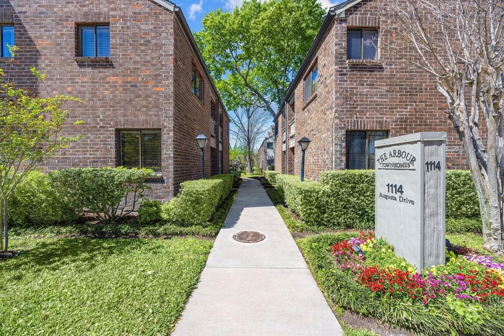 1114 Augusta Dr #1