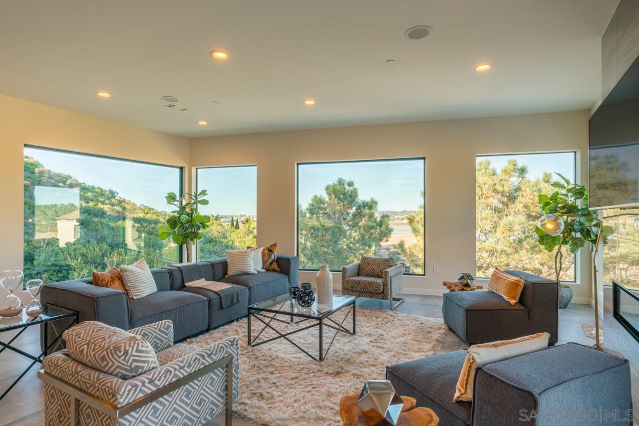 2829 Racetrack View Dr