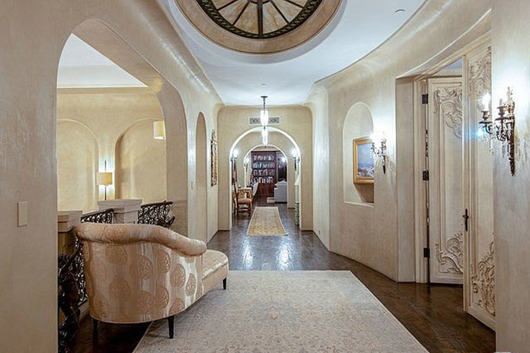 Velvet Manor