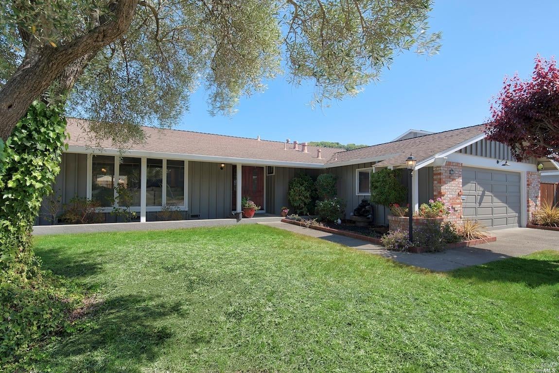 1974 Las Gallinas Ave. 