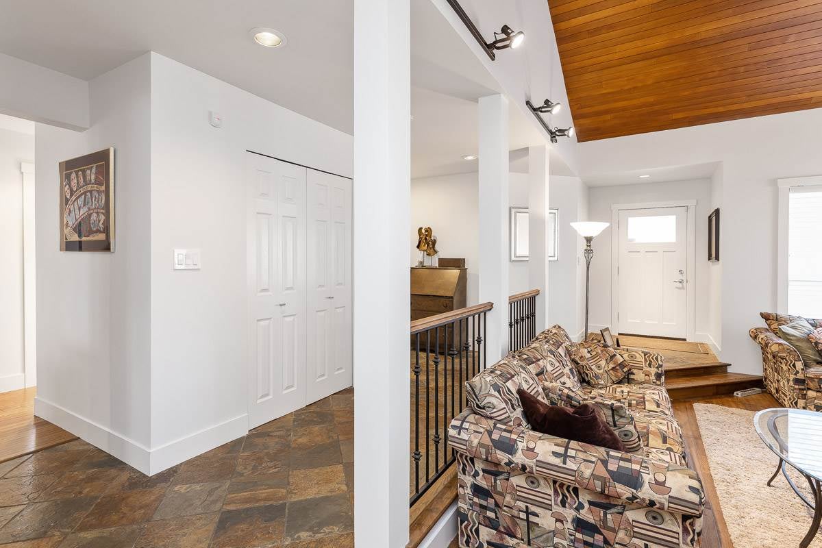 469 Cariboo Cres