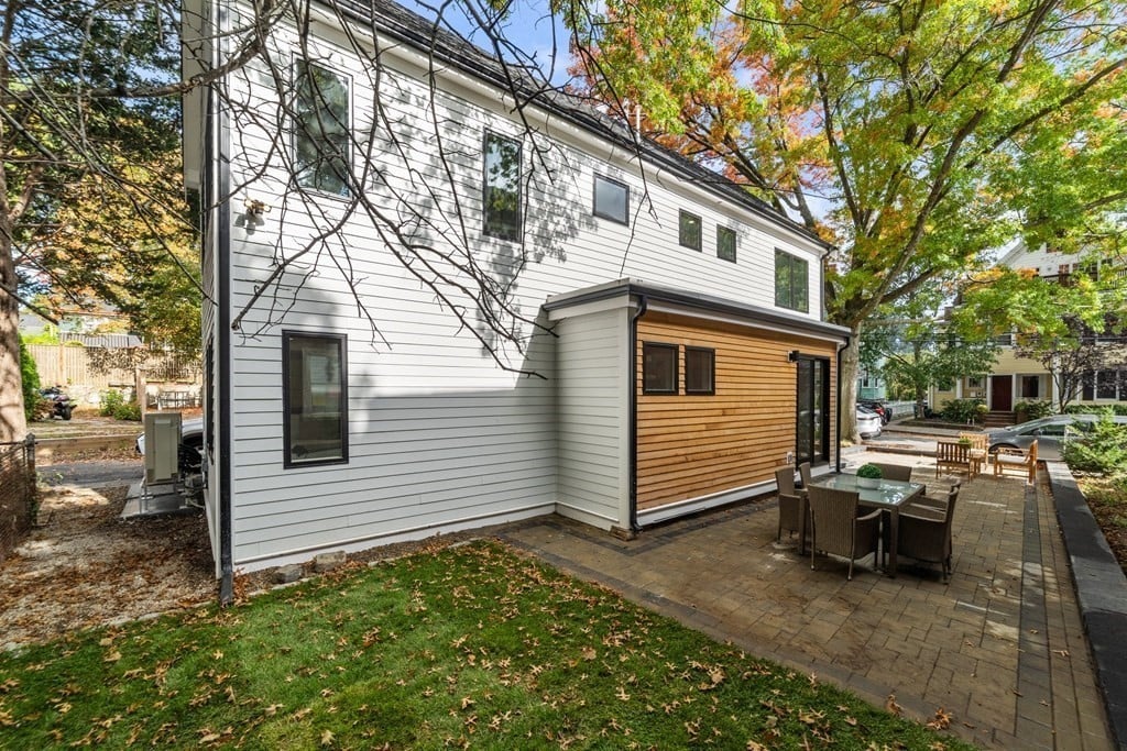 90 Holworthy St Cambridge, MA 02138