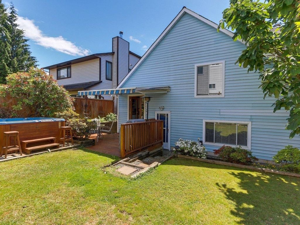 807 Porteau Pl