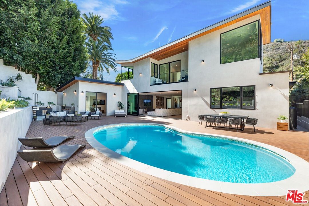 2220 Coldwater Canyon Dr