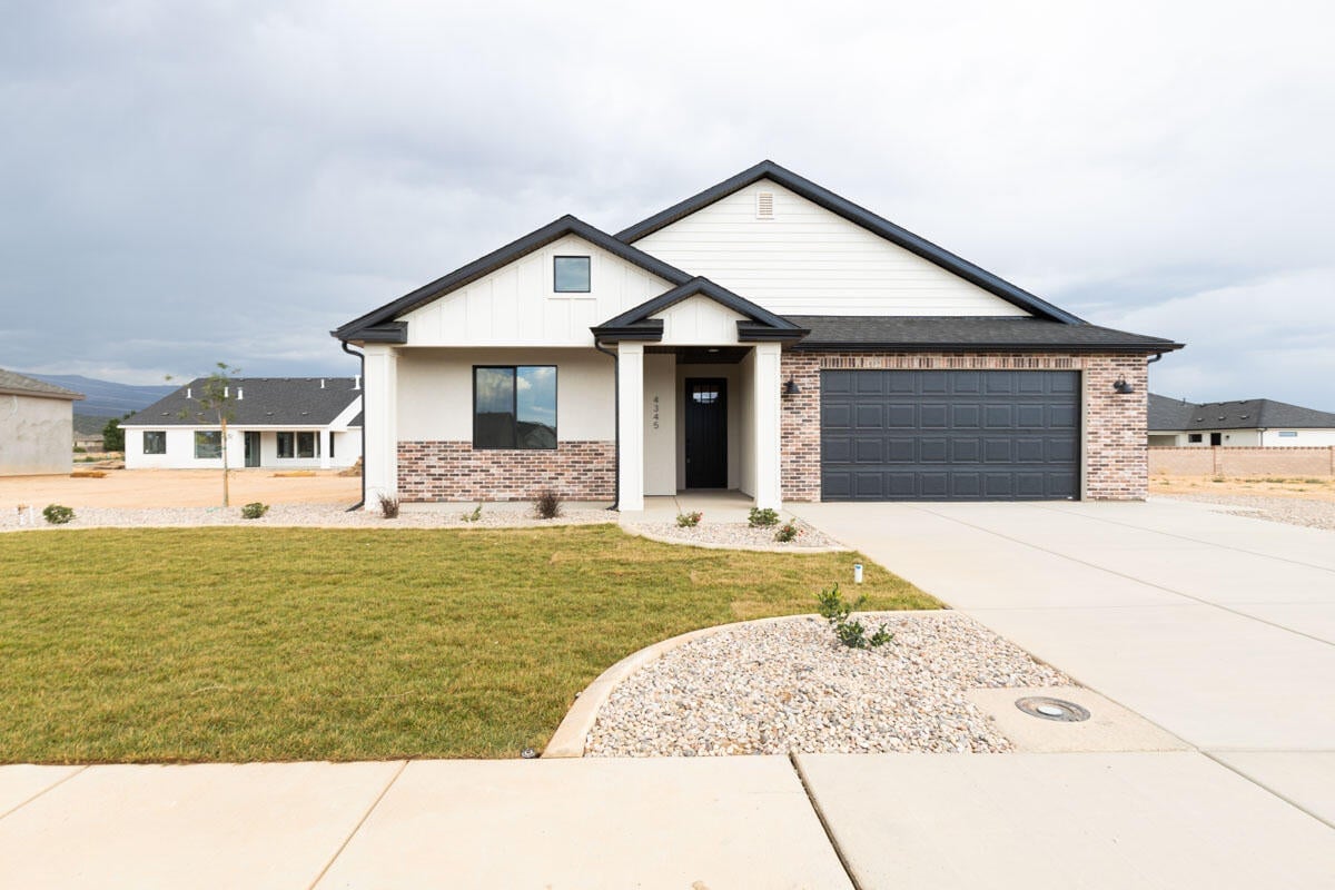 4345 W 250 N Cir