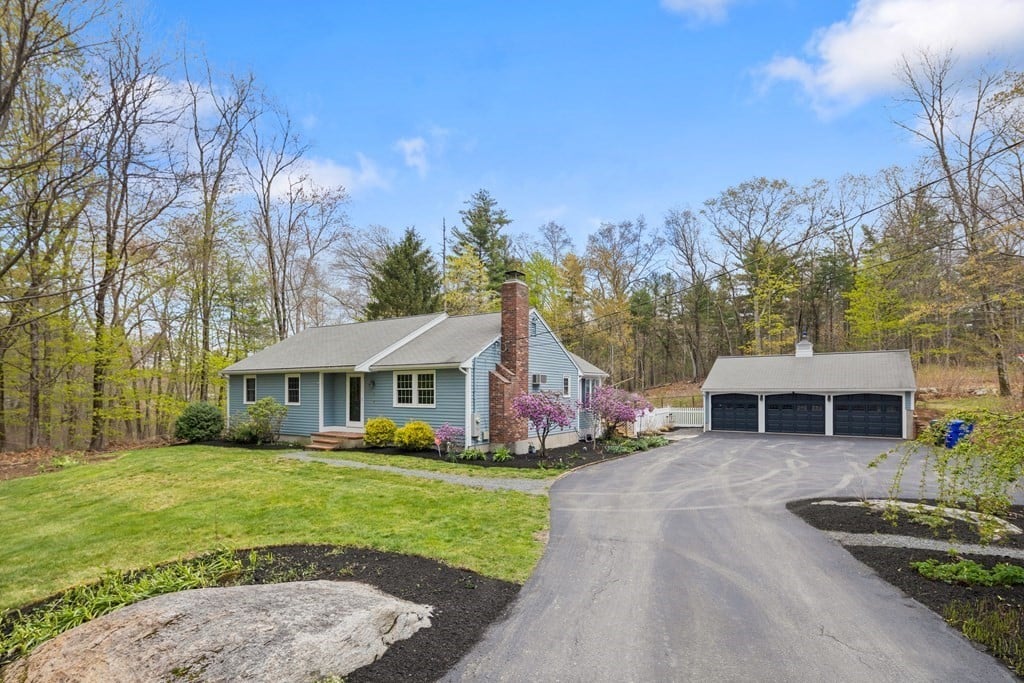 6 Whitehall Ln