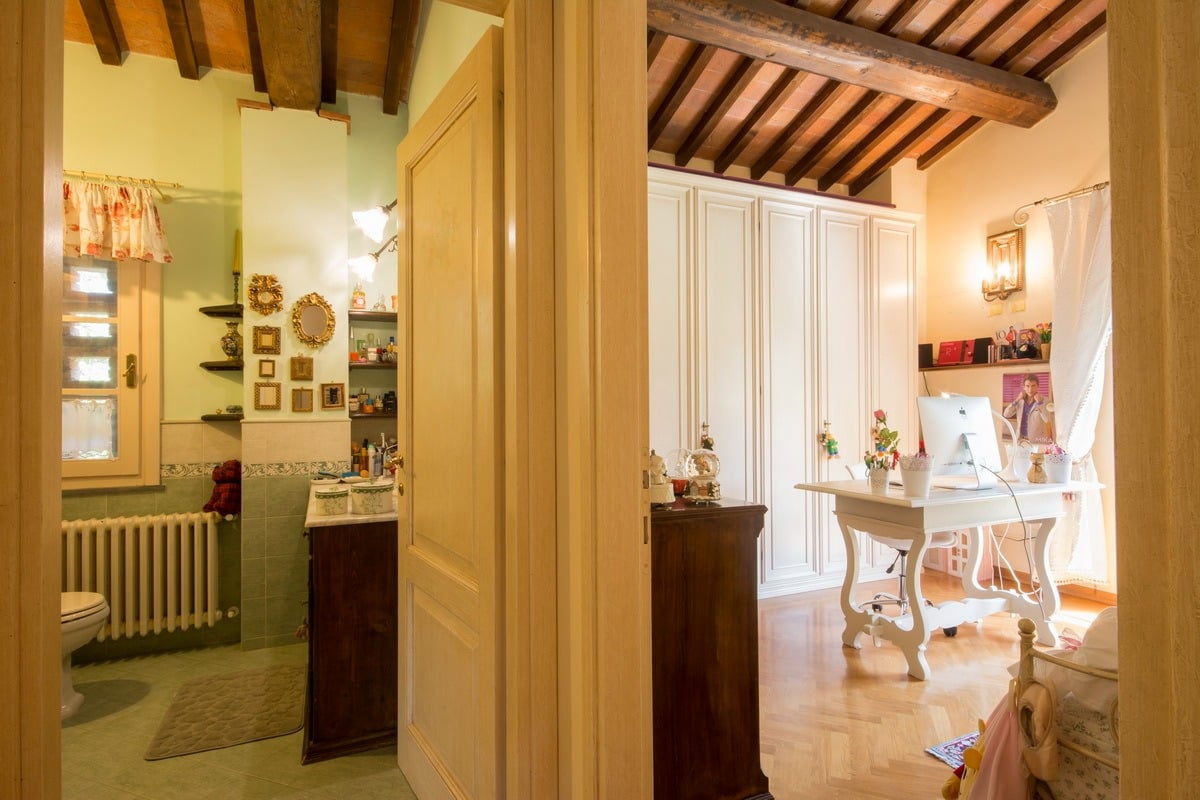 Villa In The Tuscan Hills