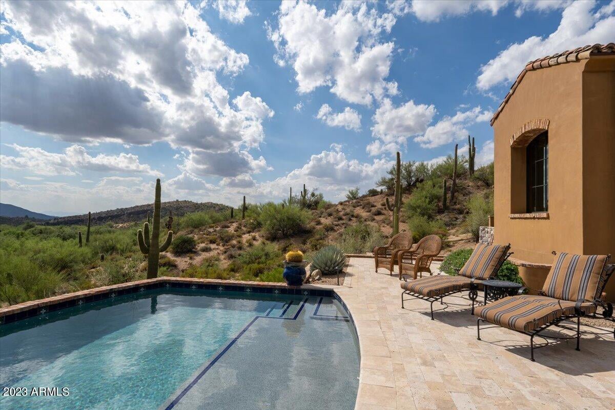 9514 E Madera Dr