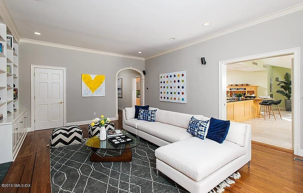 15 Mountain Laurel Dr