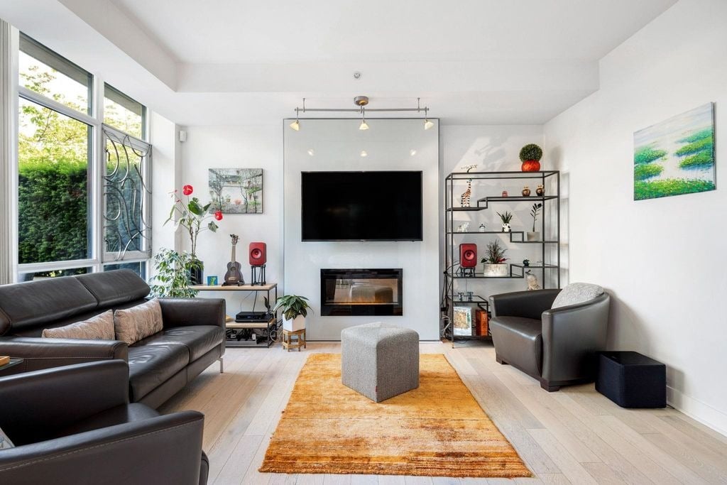 Th2258 W 39th Ave
