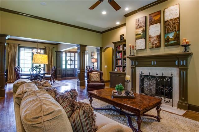 719 Azalea Ct