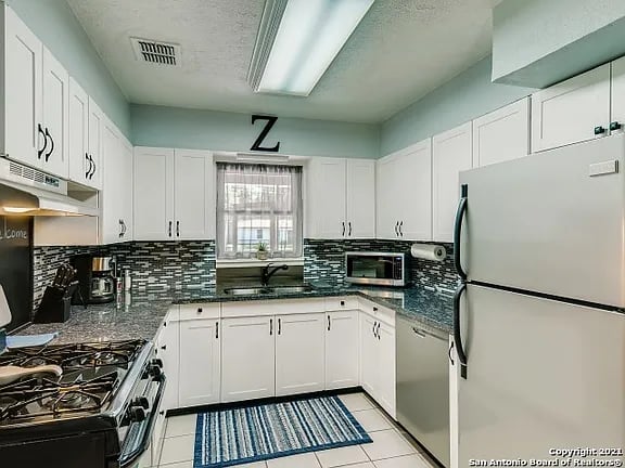 4215 Eisenhauer Rd