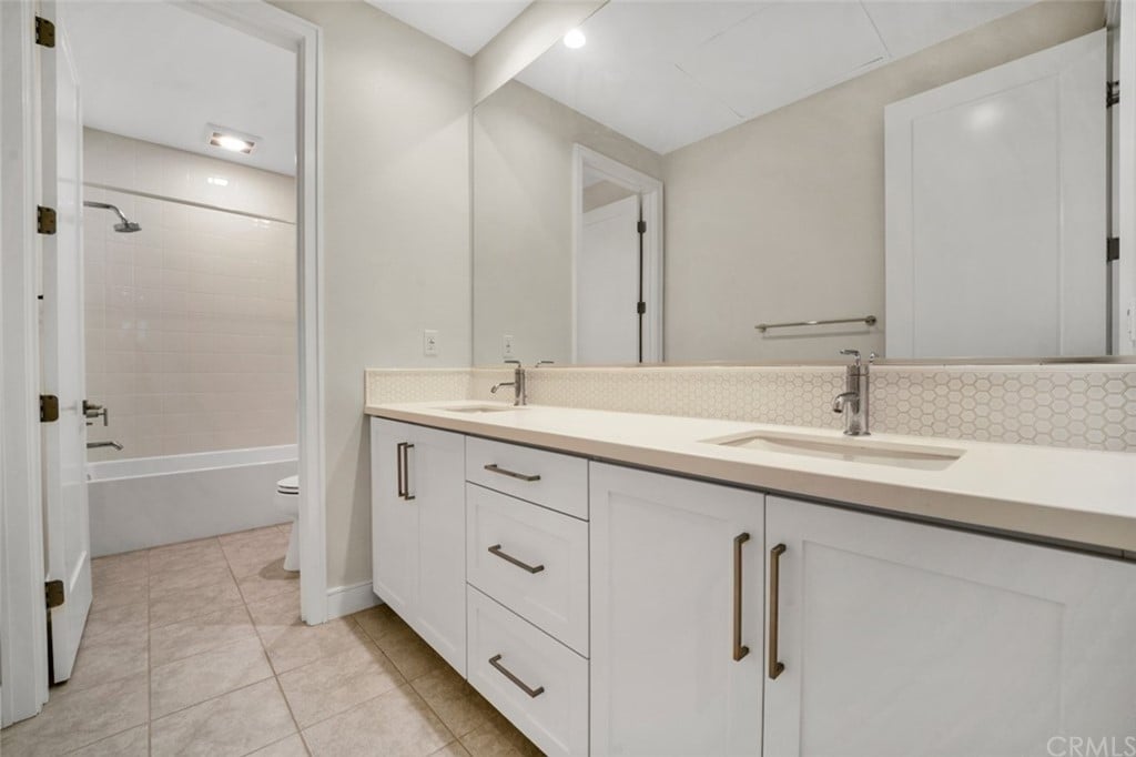 124 N lomita
