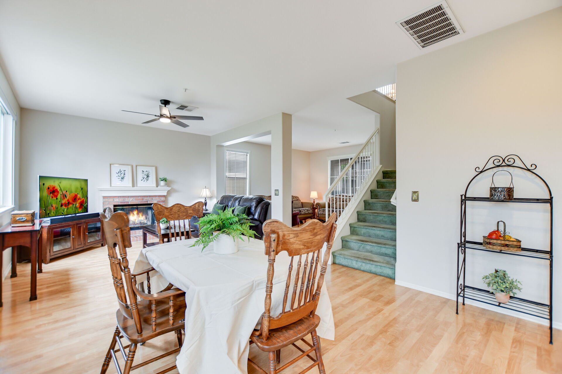 5744 Tamarisk Way