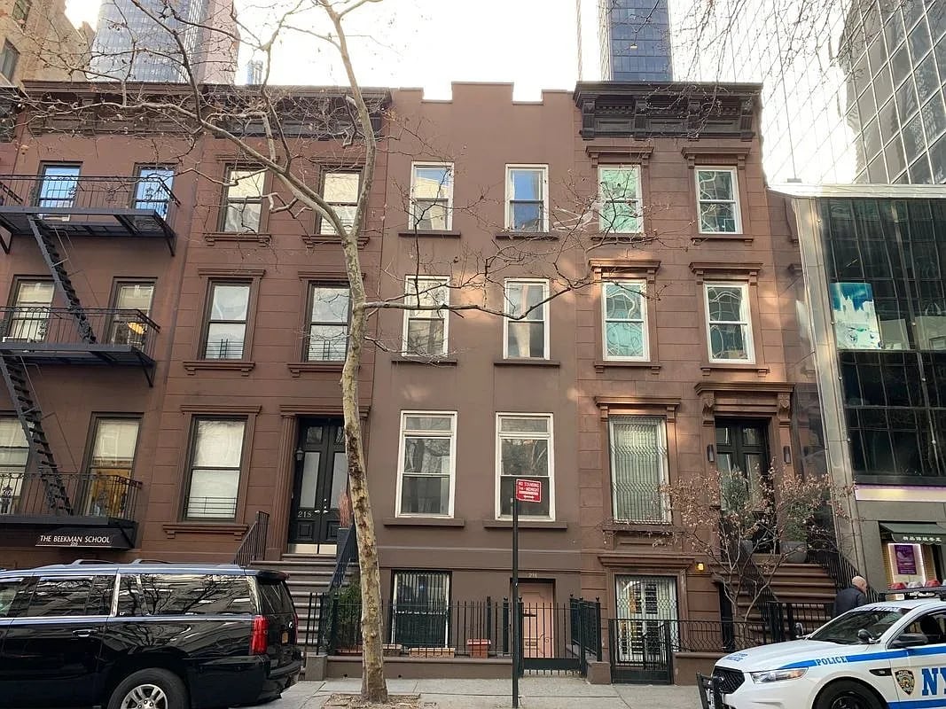 216 E 50th St