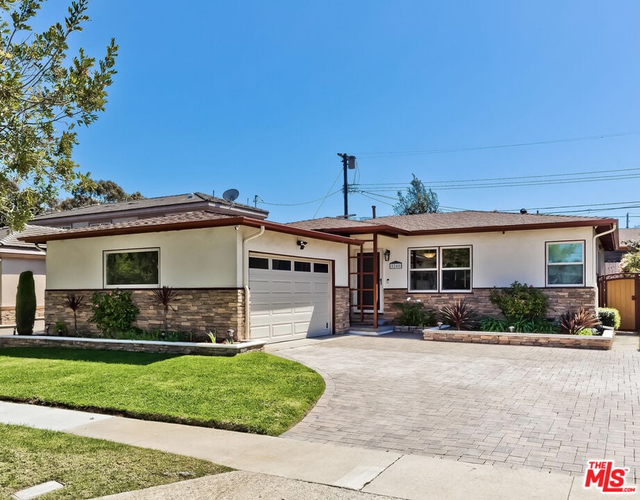 5240 W 137th Pl