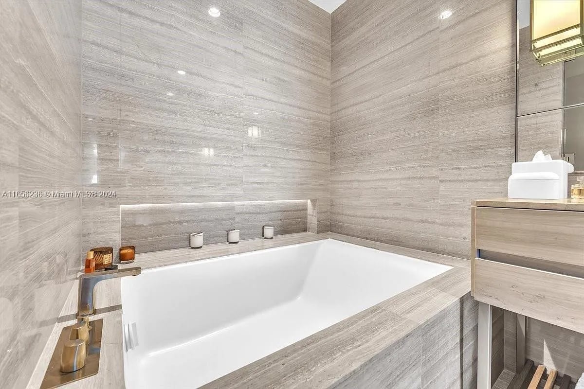 18975 Collins Ave #5302-6