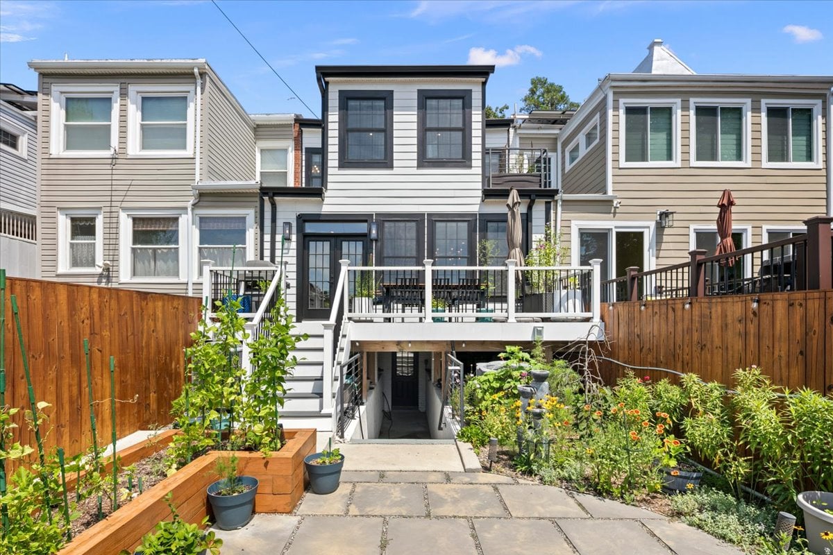 1620 Allison St NW