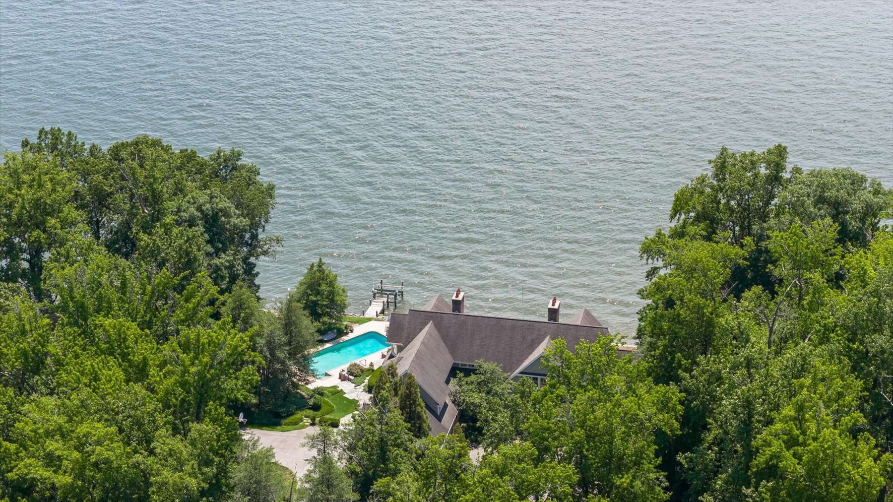 654 Round Hill Road