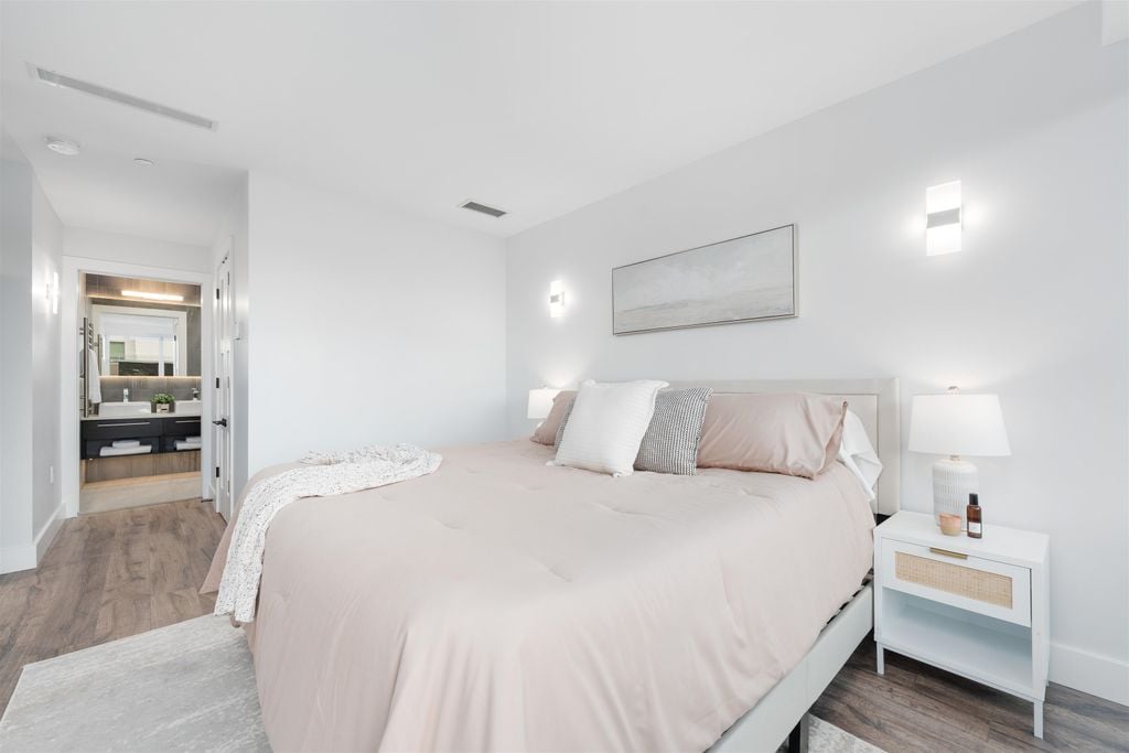 5118 Cambie St, #402
