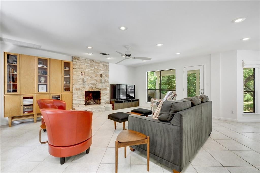 1906 Trevino Dr
