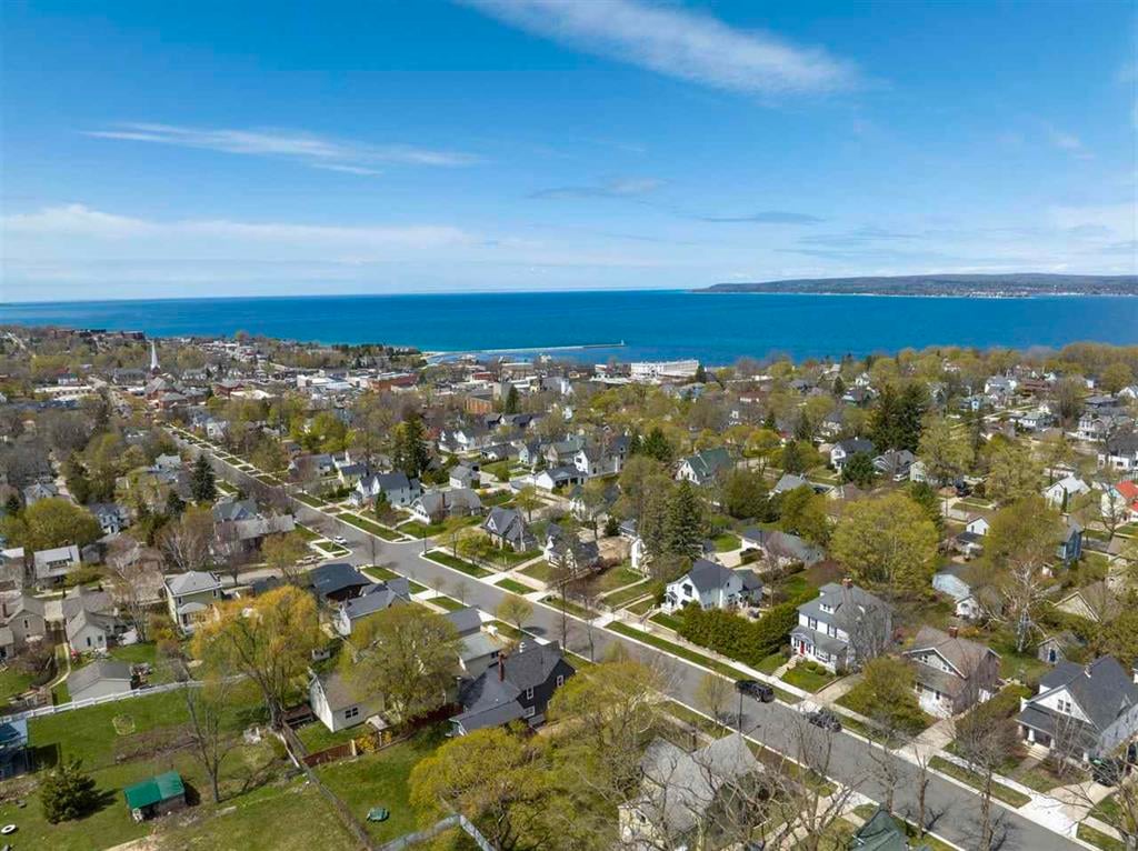 917 Grove Street, Petoskey MI 49770