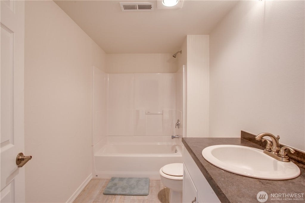 207 Riviera Dr