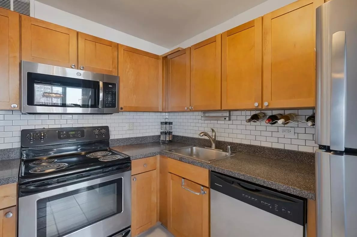 655 W Irving Park Rd #1004