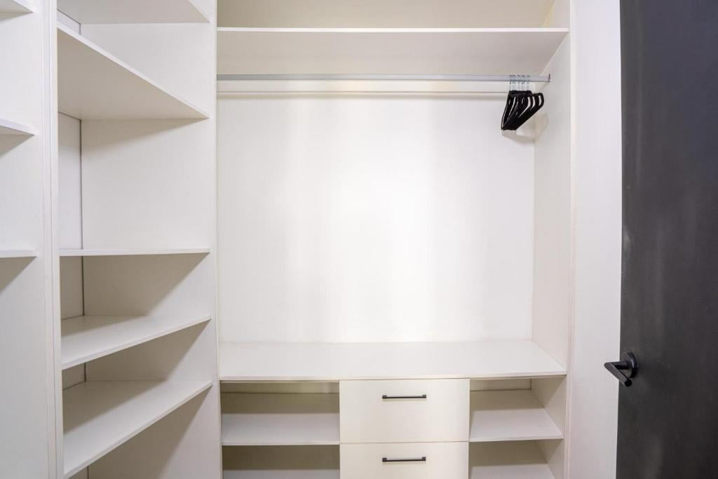 Casa Vista Verde | Contemporary 3-Bed Luxury Home with Pool in Exclusive Catalina Cove