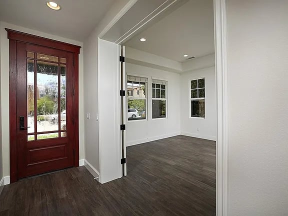 1234 Holmgrove Dr