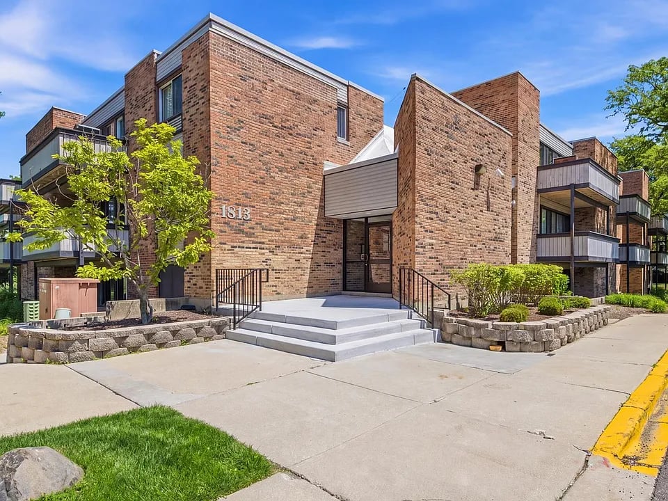 1806 Hemlock Pl