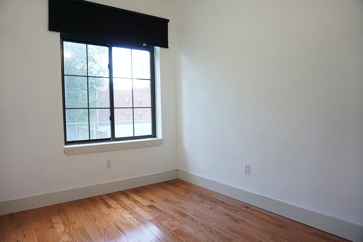 218 Boerum St 2R