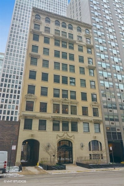 257 E Delaware St, Unit 1A/2A