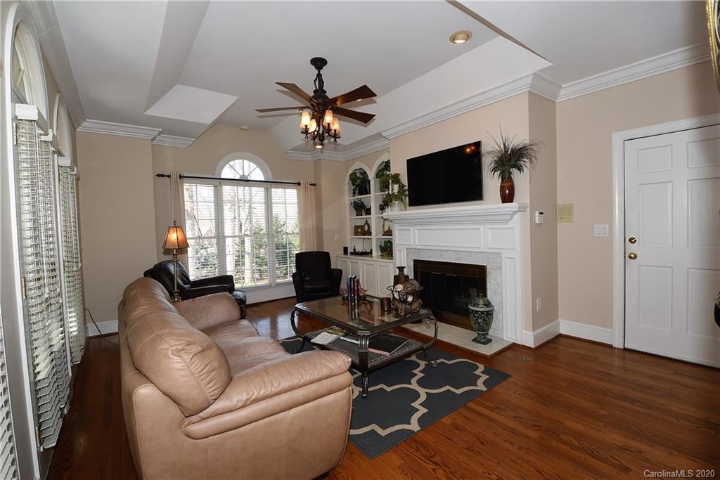 8408 Strawberry Ln