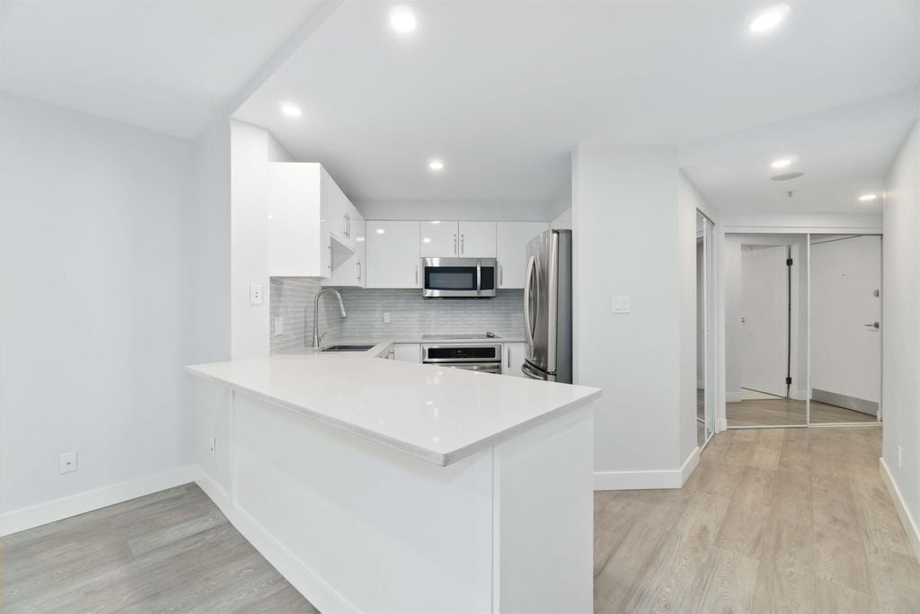 907 Beach Ave, #602