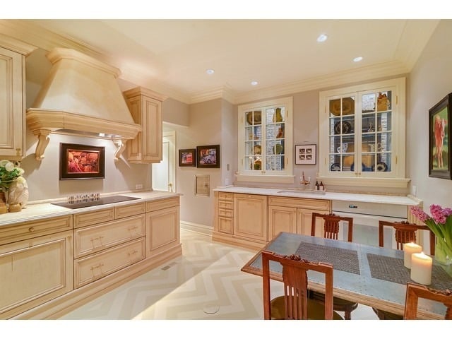 21 E Elm St, #2C