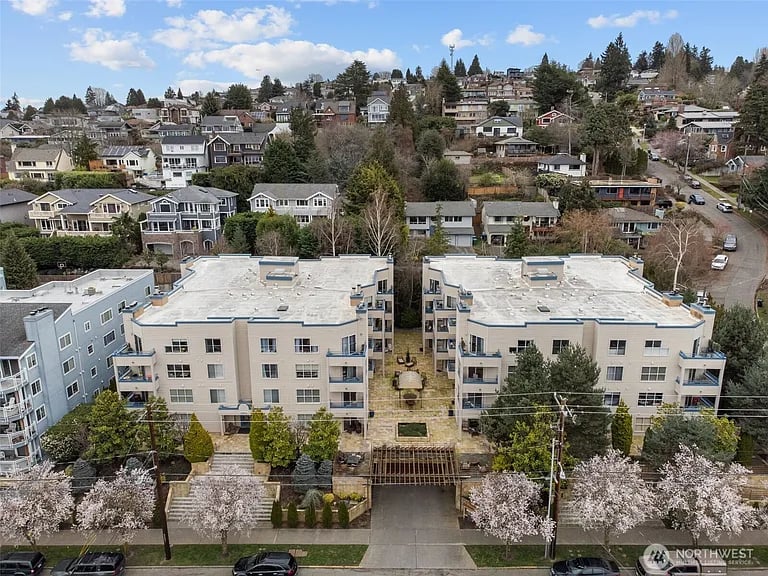 6960 California Ave SW #A208