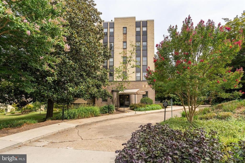 3901 Cathedral Ave NW, #413