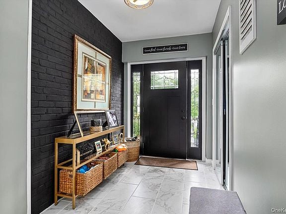 154 Macarthur Boulevard