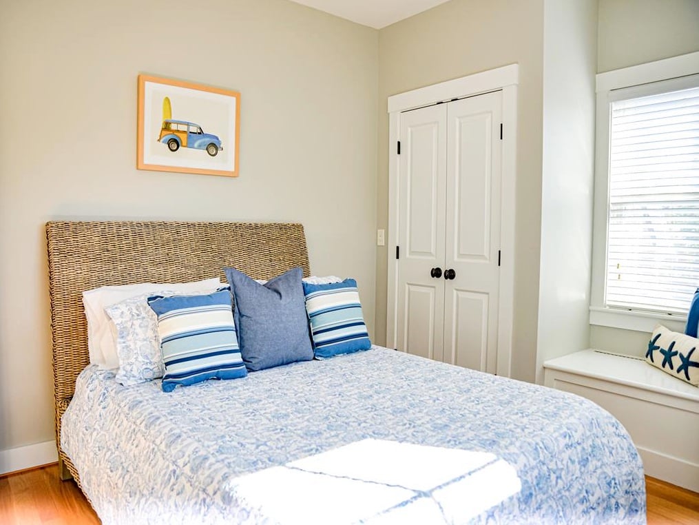 12 Pocasset Ave