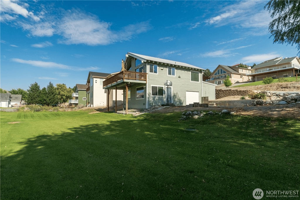 325 W Beach Dr