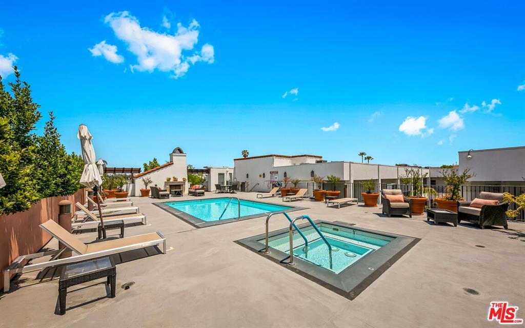 10648 Woodbridge 106, Toluca Lake